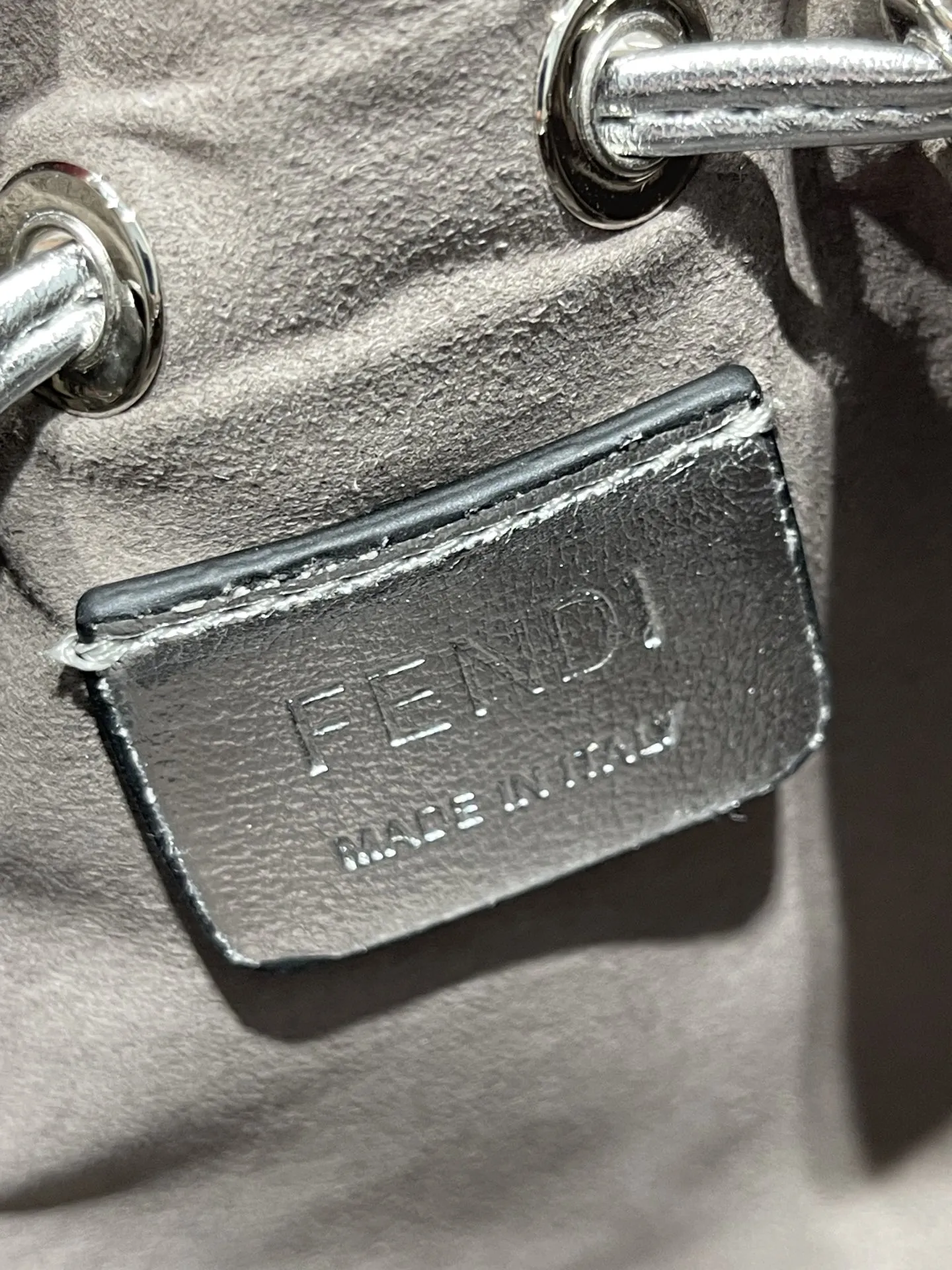 FENDI シルバー クリスマス限定FF柄バケットバッグ - 画像 (10)