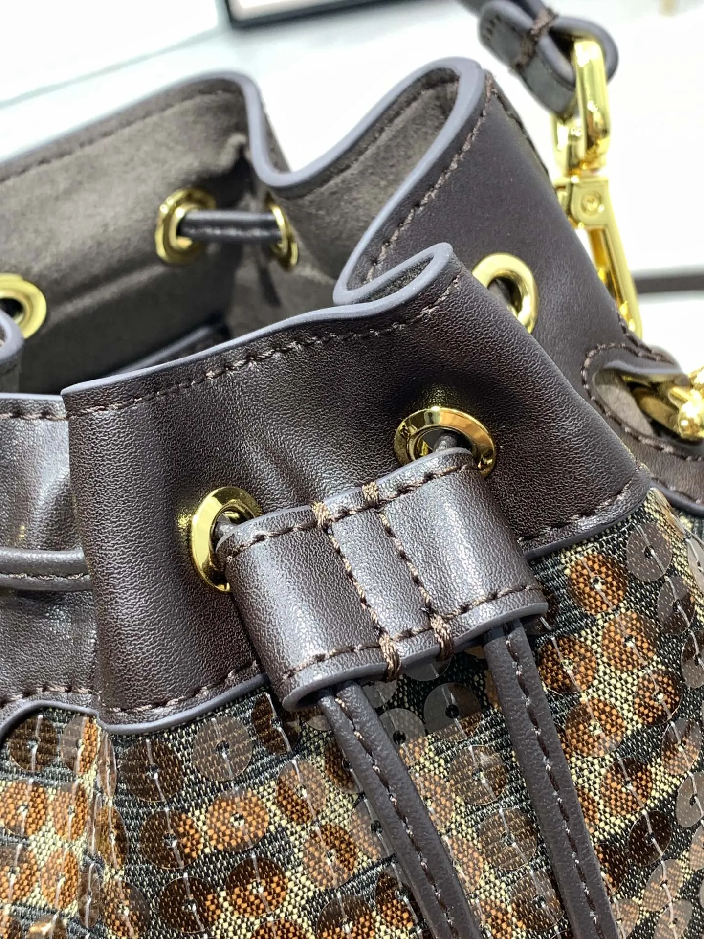 FENDI Mon Tresor バケツ袋手袋 茶色 抽縄デザイン - 画像 (5)