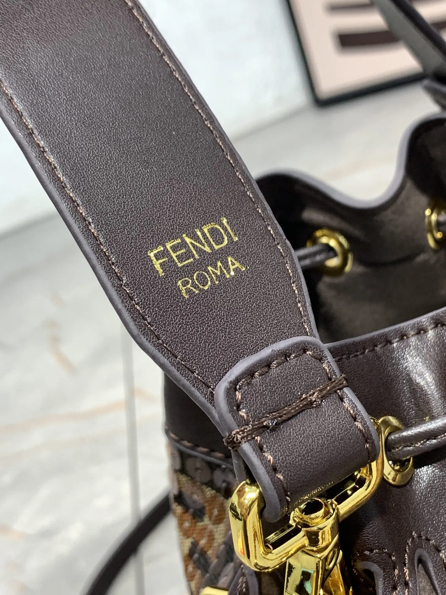 FENDI Mon Tresor バケツ袋手袋 茶色 抽縄デザイン - 画像 (7)