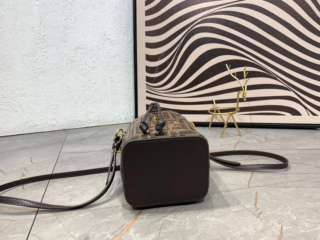 FENDI Mon Tresor バケツ袋手袋 茶色 抽縄デザイン - 画像 (8)