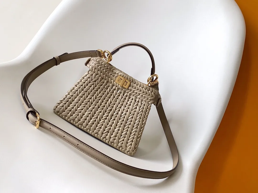 Fendi Iconic Peekaboo ISeeU Mini ベージュ編み込みデザイン - 画像 (3)