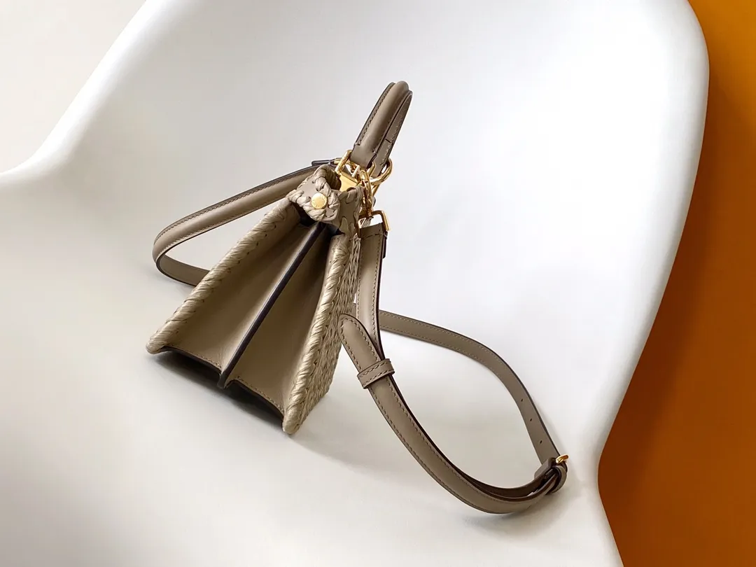 Fendi Iconic Peekaboo ISeeU Mini ベージュ編み込みデザイン - 画像 (4)