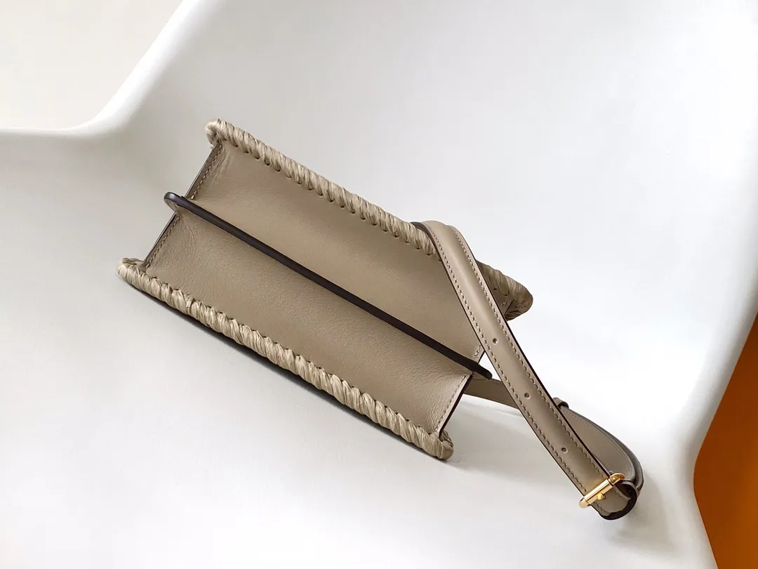 Fendi Iconic Peekaboo ISeeU Mini ベージュ編み込みデザイン - 画像 (5)