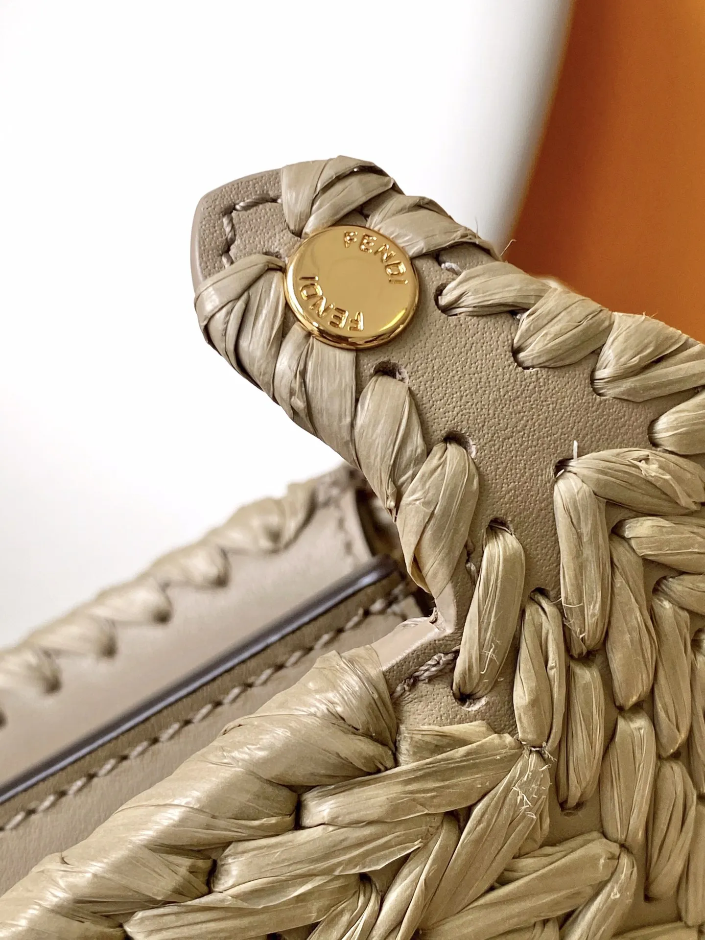 Fendi Iconic Peekaboo ISeeU Mini ベージュ編み込みデザイン - 画像 (9)