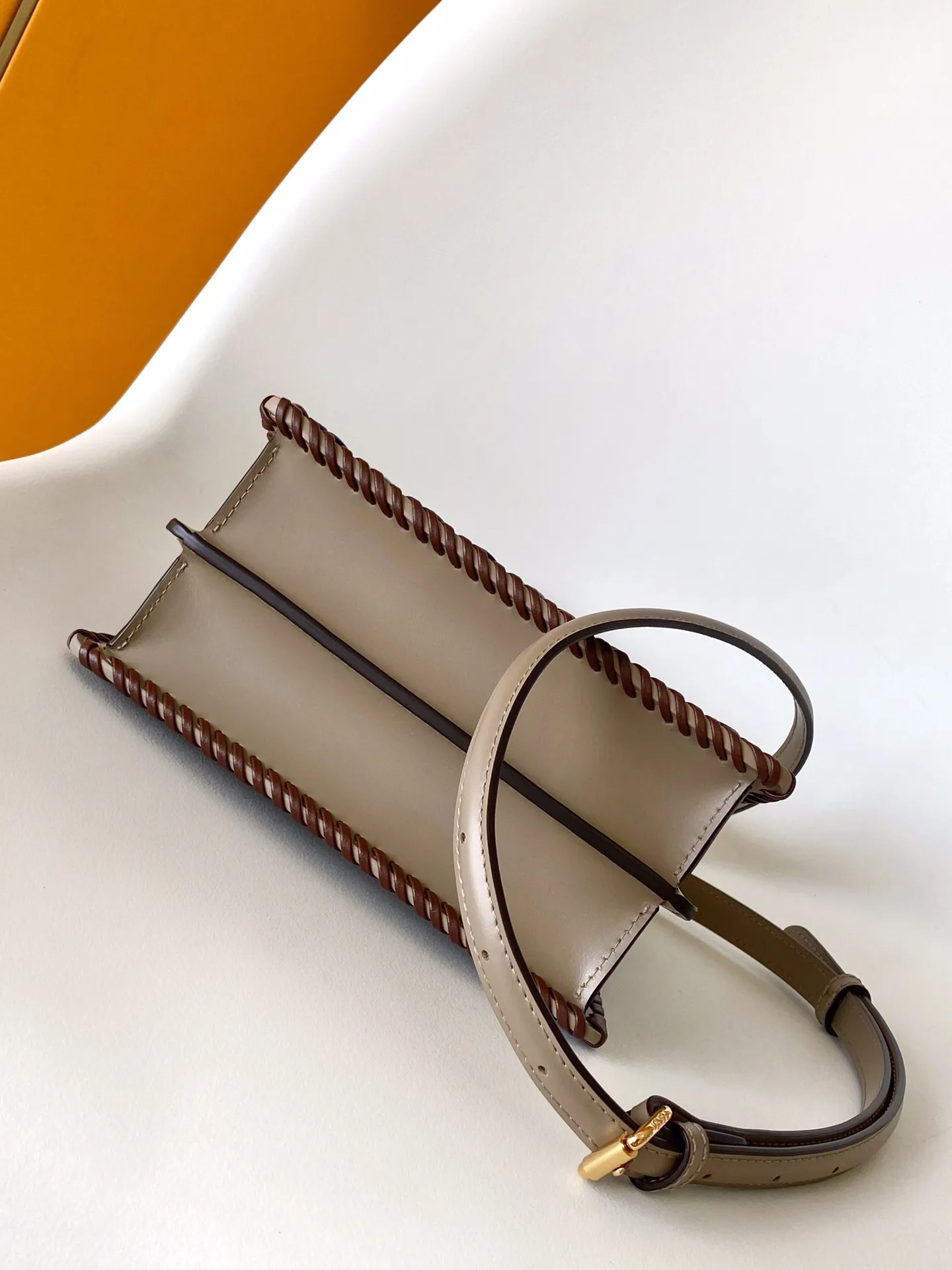 Fendi Iconic Peekaboo ISeeU Mini ブラウンとブルーストライプ - 画像 (5)