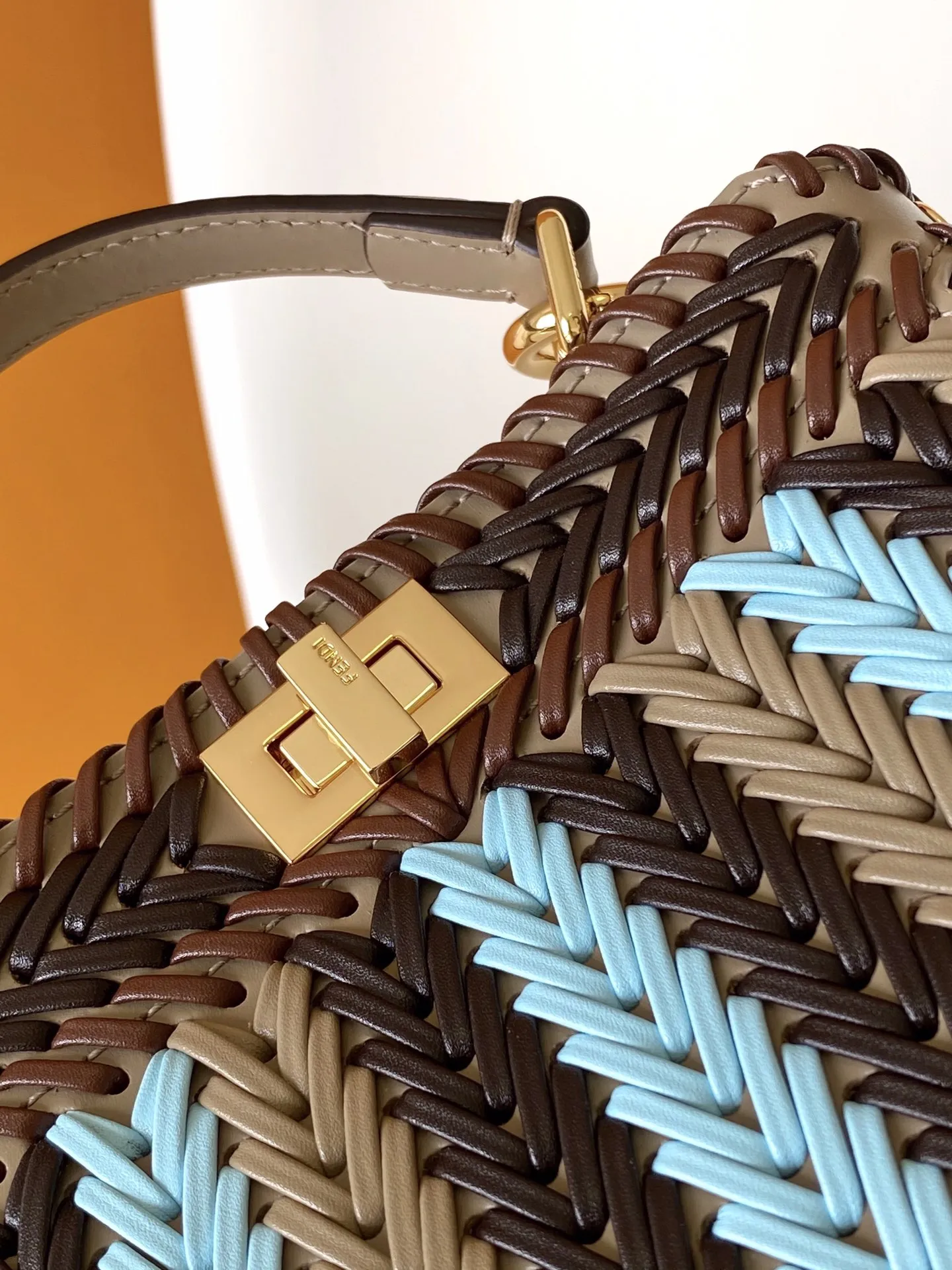 Fendi Iconic Peekaboo ISeeU Mini ブラウンとブルーストライプ - 画像 (10)