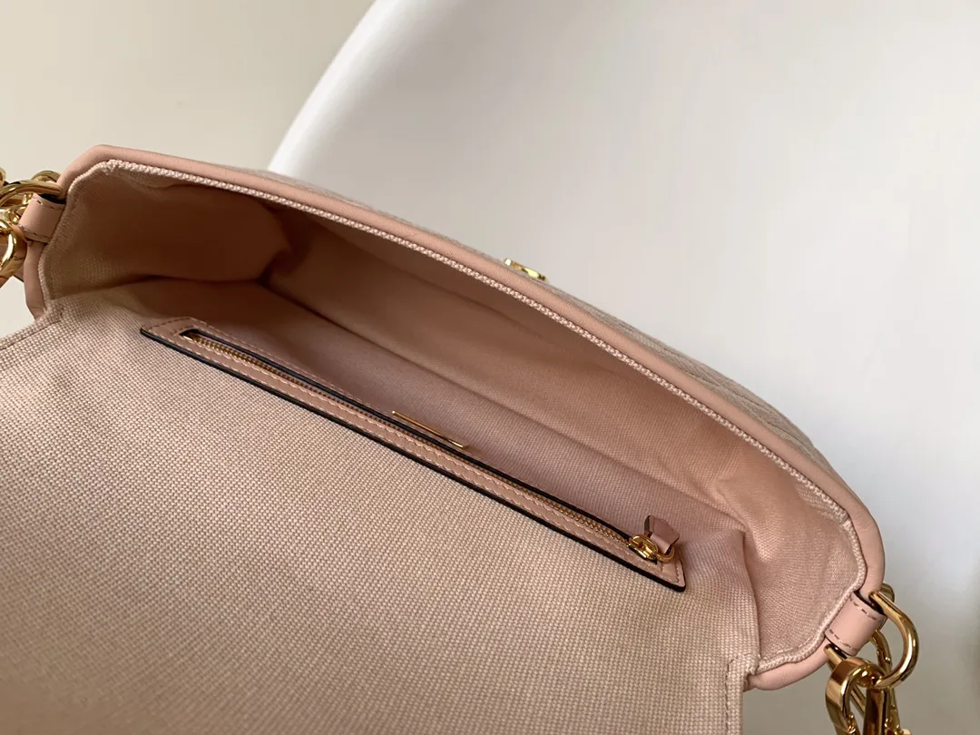 Fendiクラシックミディアムバッグピンクカラー - 画像 (7)