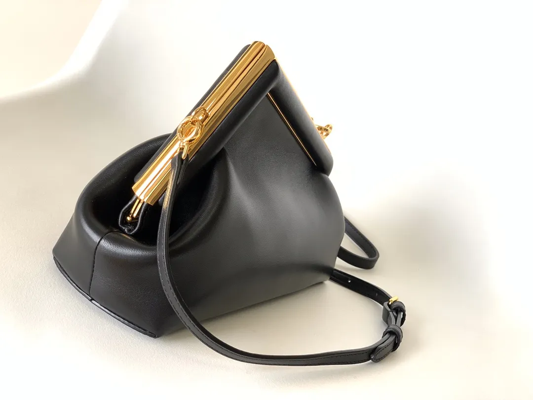Fendi First小号手袋ブラックレザー斜めがけバッグ - 画像 (3)