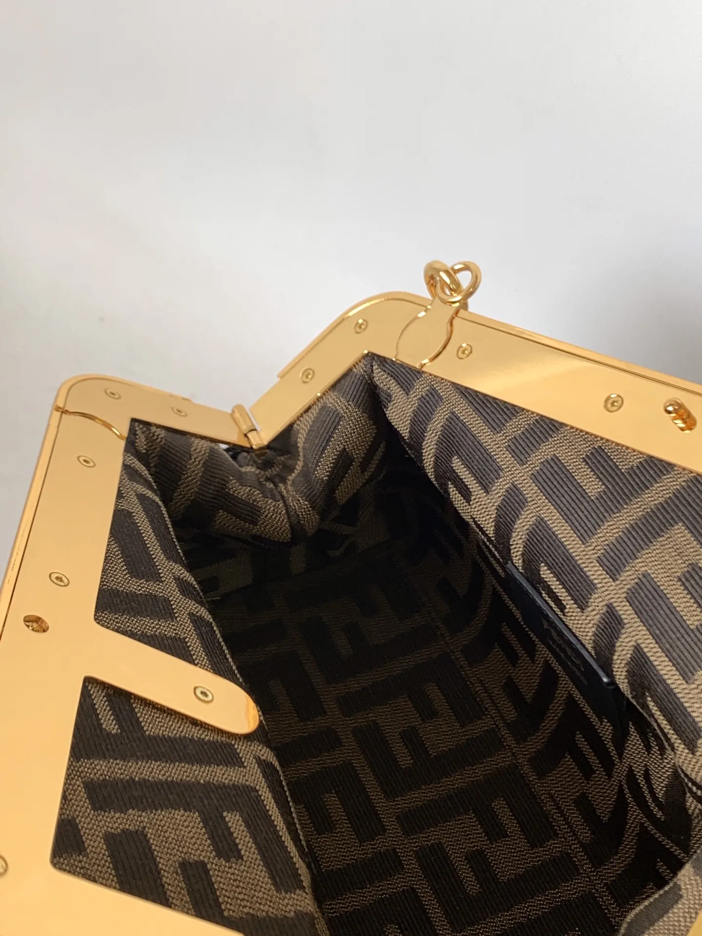 Fendi First小号手袋ブラックレザー斜めがけバッグ - 画像 (8)