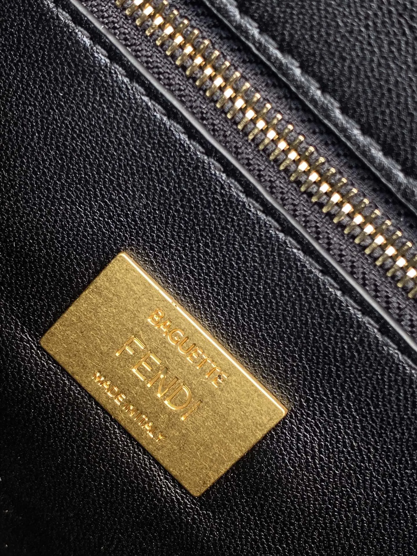 Fendiクラシックミディアムバッグ ブラック フルレザー - 画像 (7)