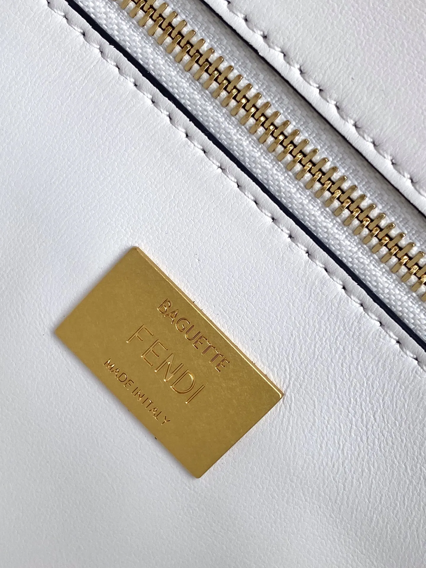 Fendi クラシックミディアムバッグ ホワイト フルレザー - 画像 (8)