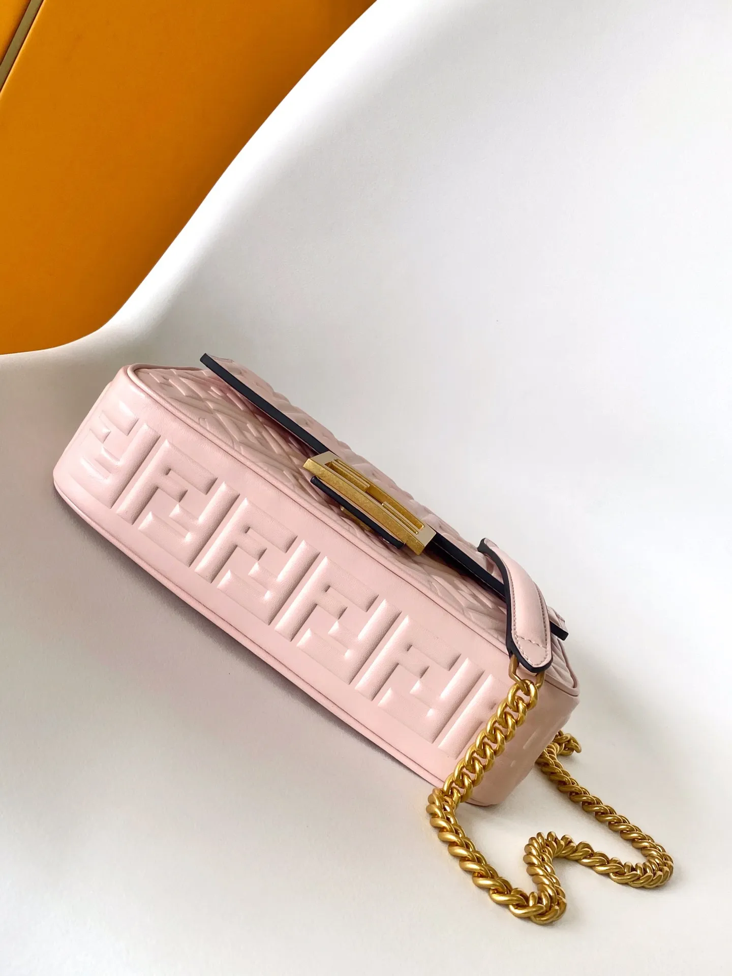 Fendiクラシックミディアムピンクバッグチェーンショルダー - 画像 (5)