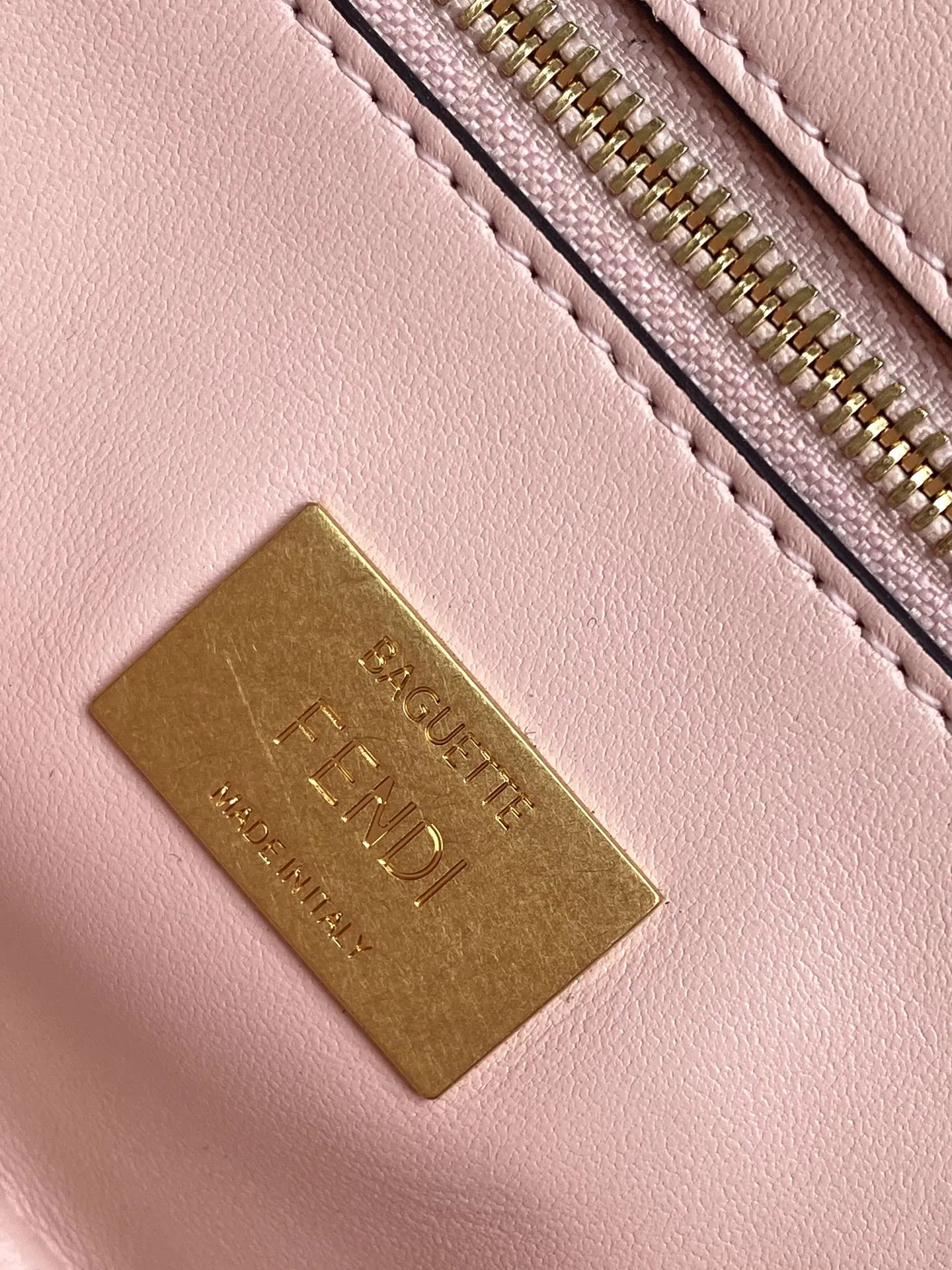 Fendiクラシックミディアムピンクバッグチェーンショルダー - 画像 (7)