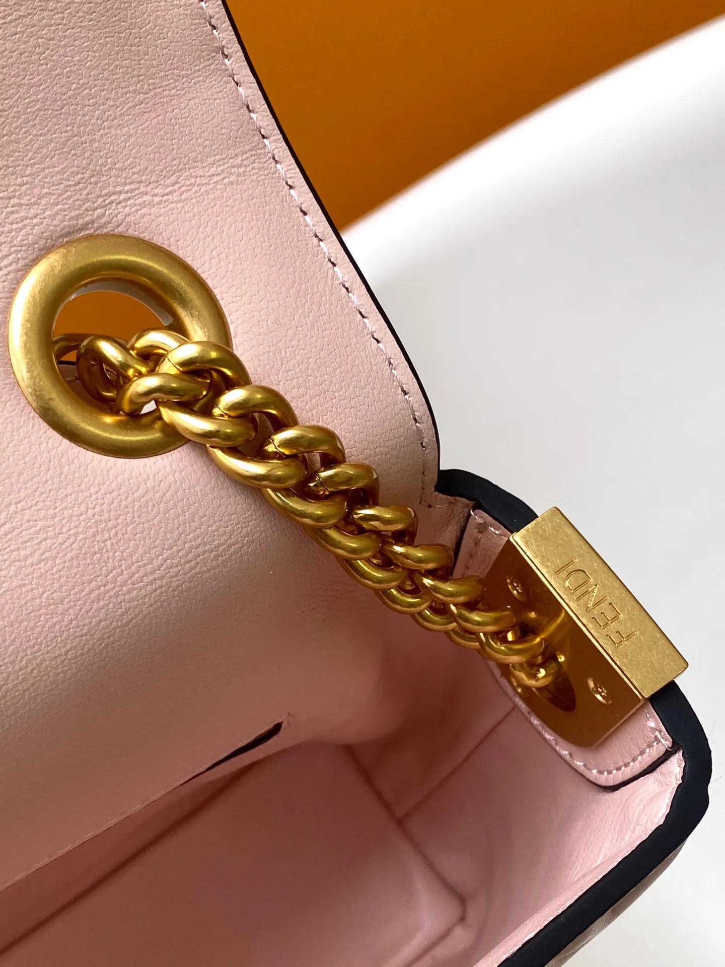 Fendiクラシックミディアムピンクバッグチェーンショルダー - 画像 (8)