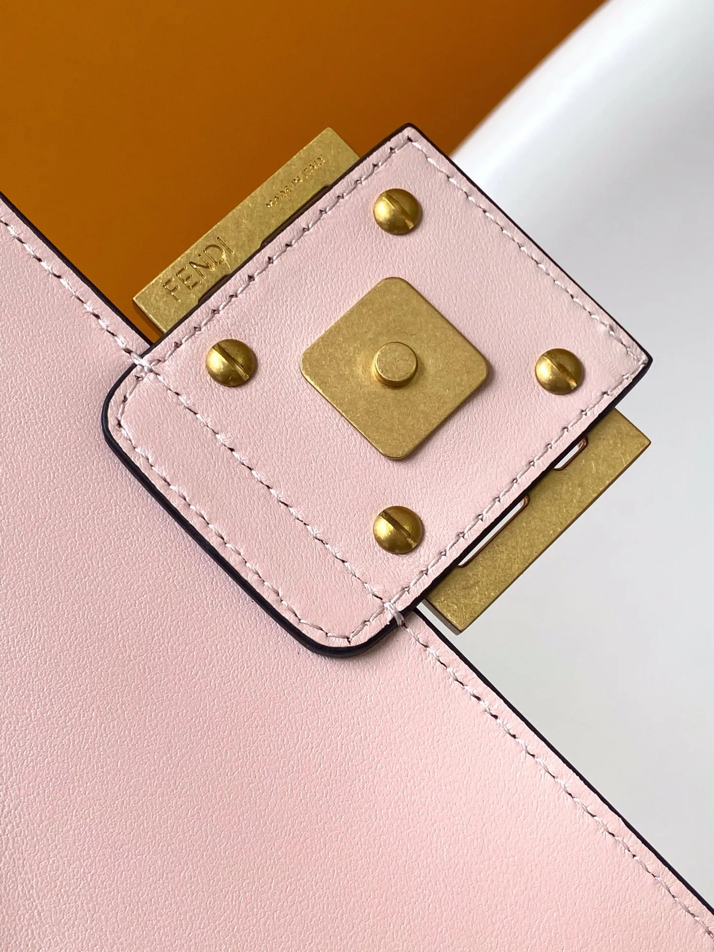 Fendiクラシックミディアムピンクバッグチェーンショルダー - 画像 (9)