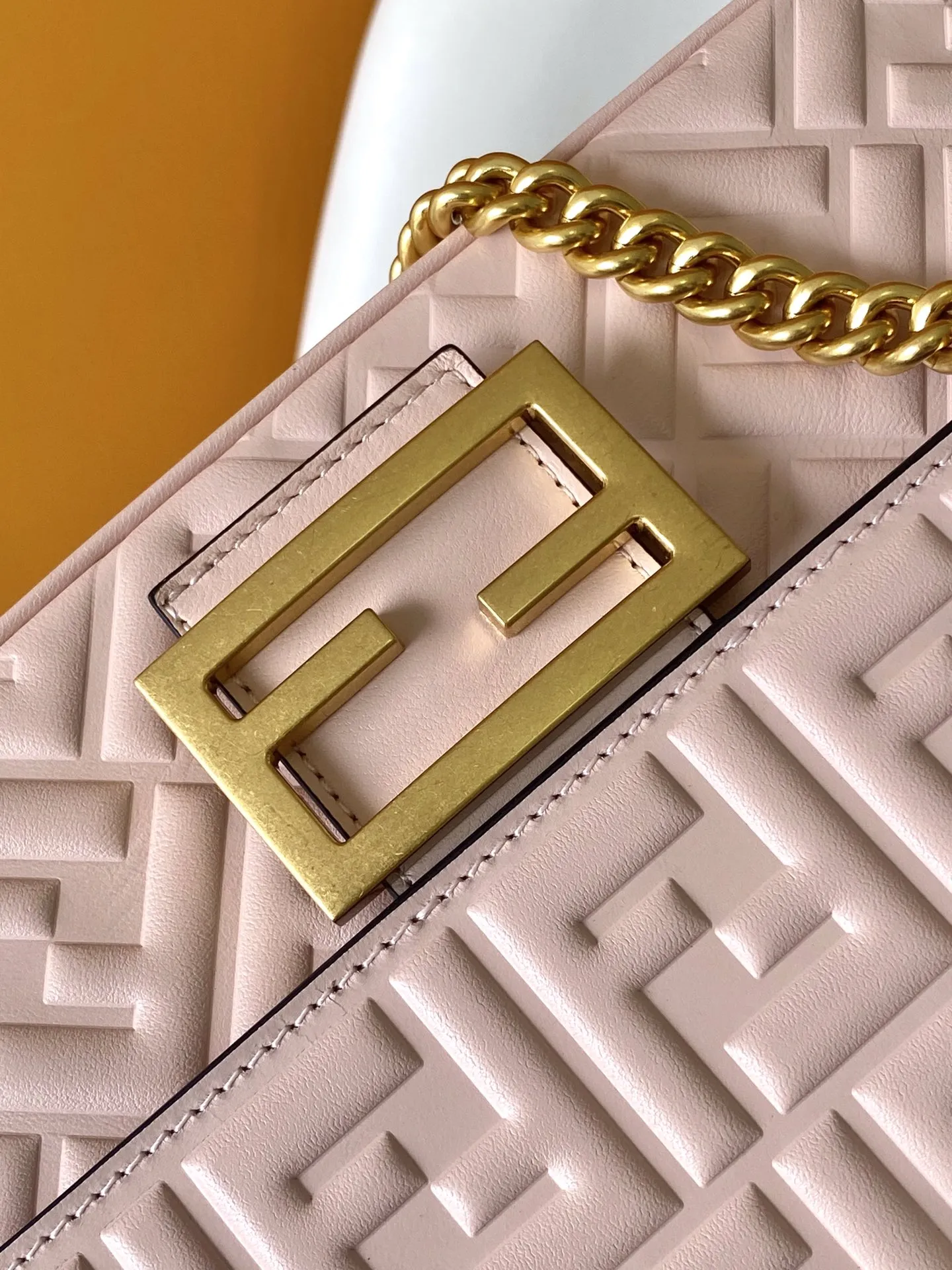 Fendiクラシックミディアムピンクバッグチェーンショルダー - 画像 (10)