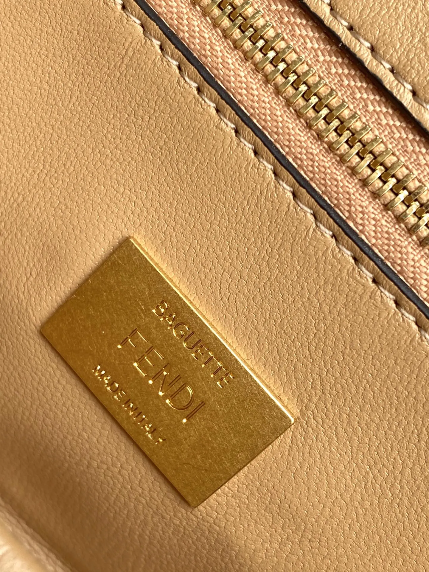 Fendi クラシックミディアムバッグ タンカラー チェーンショルダー - 画像 (10)