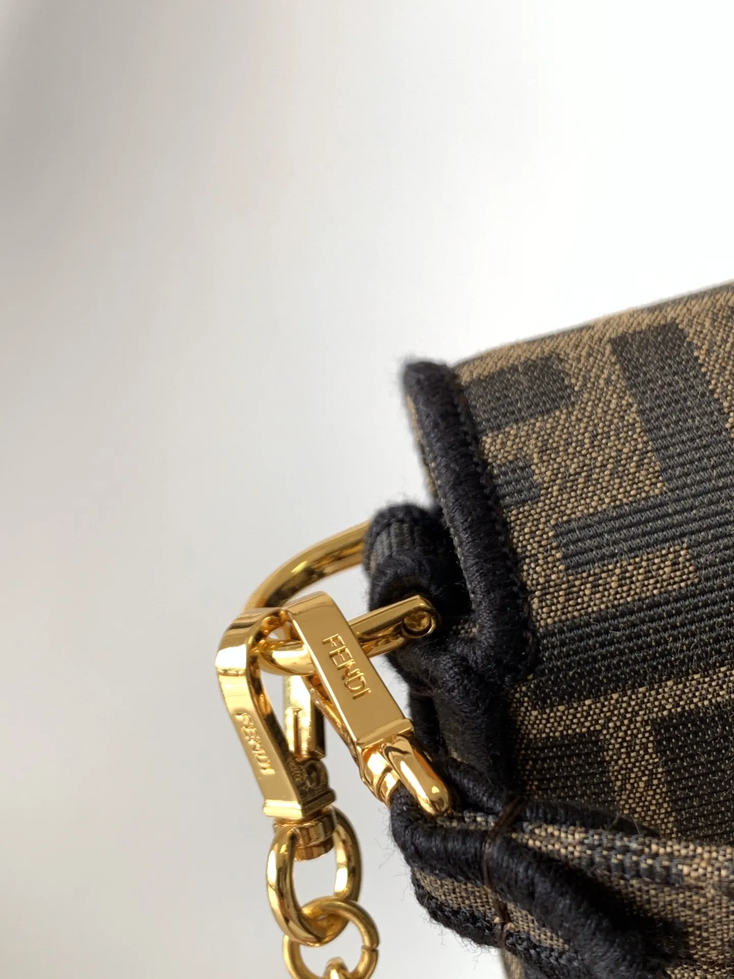 Fendi Baguette小号手袋ブラウンフラワー柄 - 画像 (6)