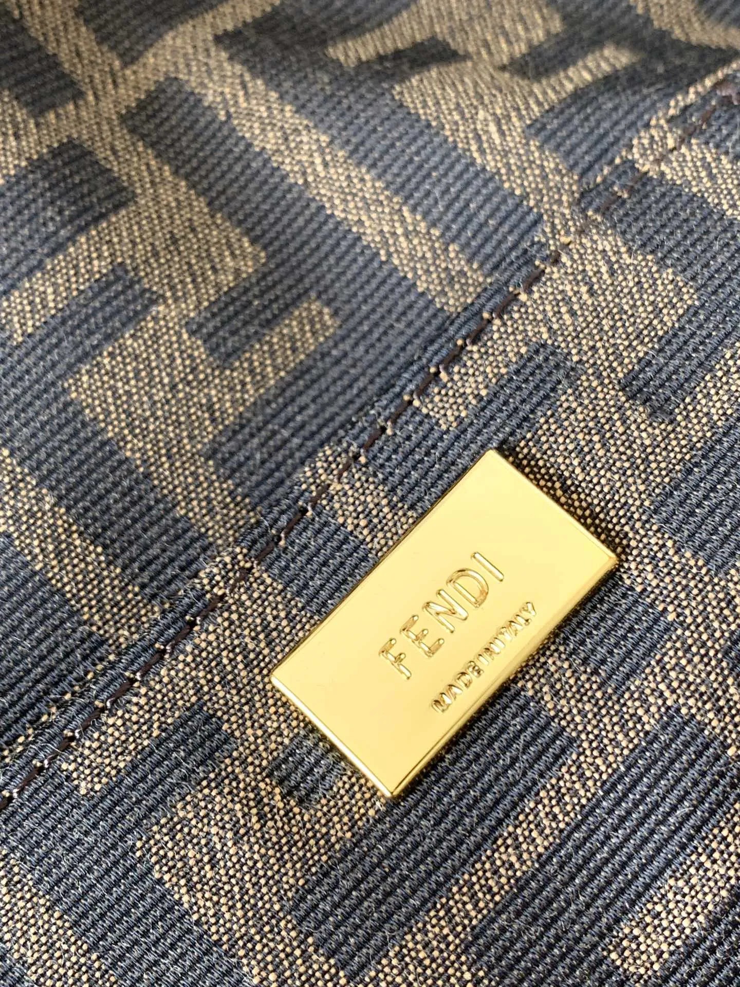 Fendi Baguette小号手袋ブラウンフラワー柄 - 画像 (7)