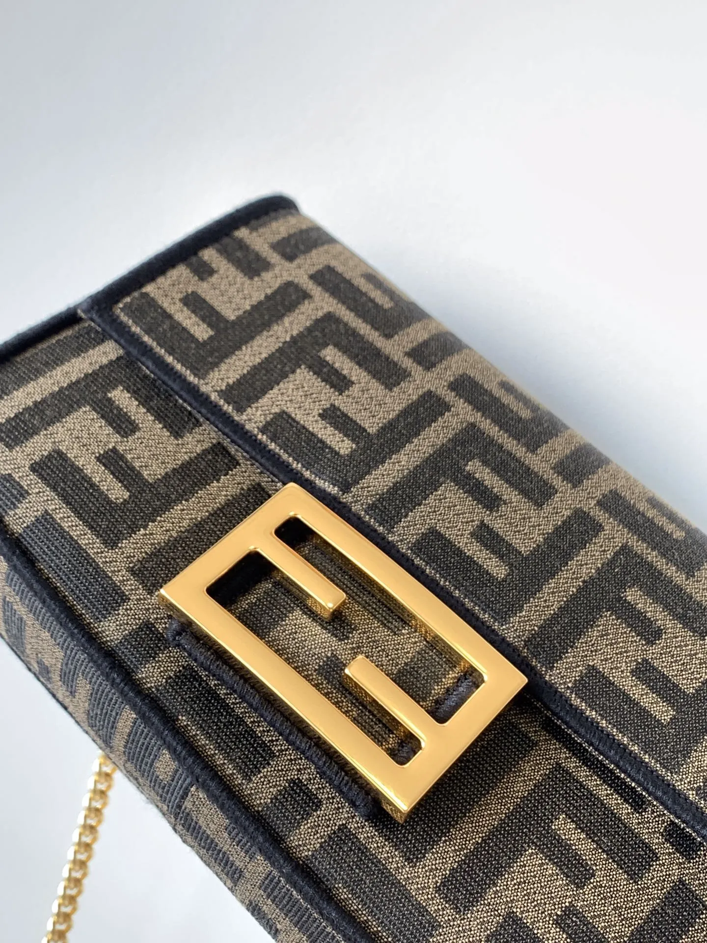 Fendi Baguette小号手袋ブラウンフラワー柄 - 画像 (9)