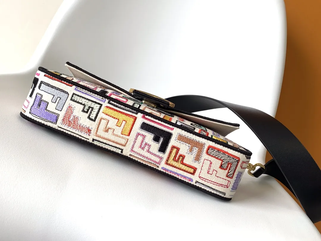 Fendi七夕限定カラフルクラシックミディアムバッグ - 画像 (5)