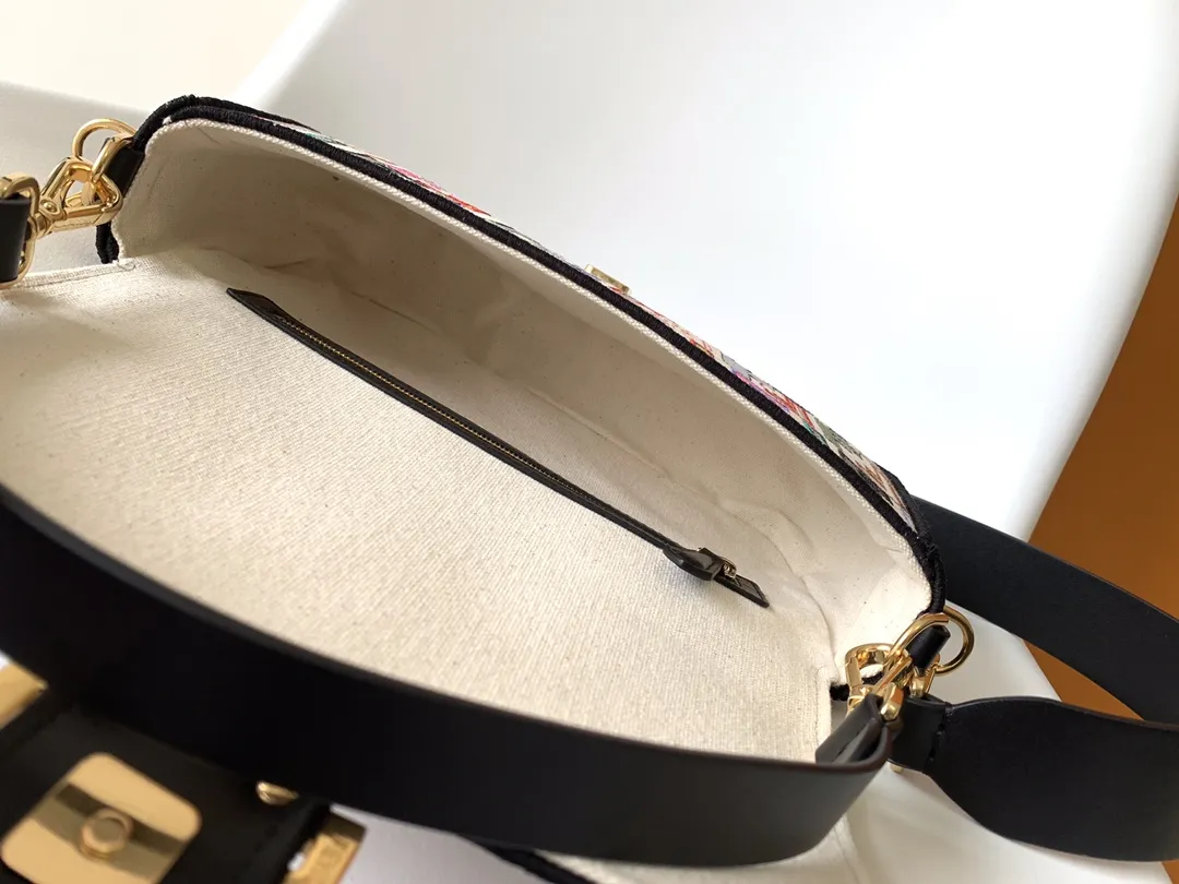 Fendi七夕限定カラフルクラシックミディアムバッグ - 画像 (7)