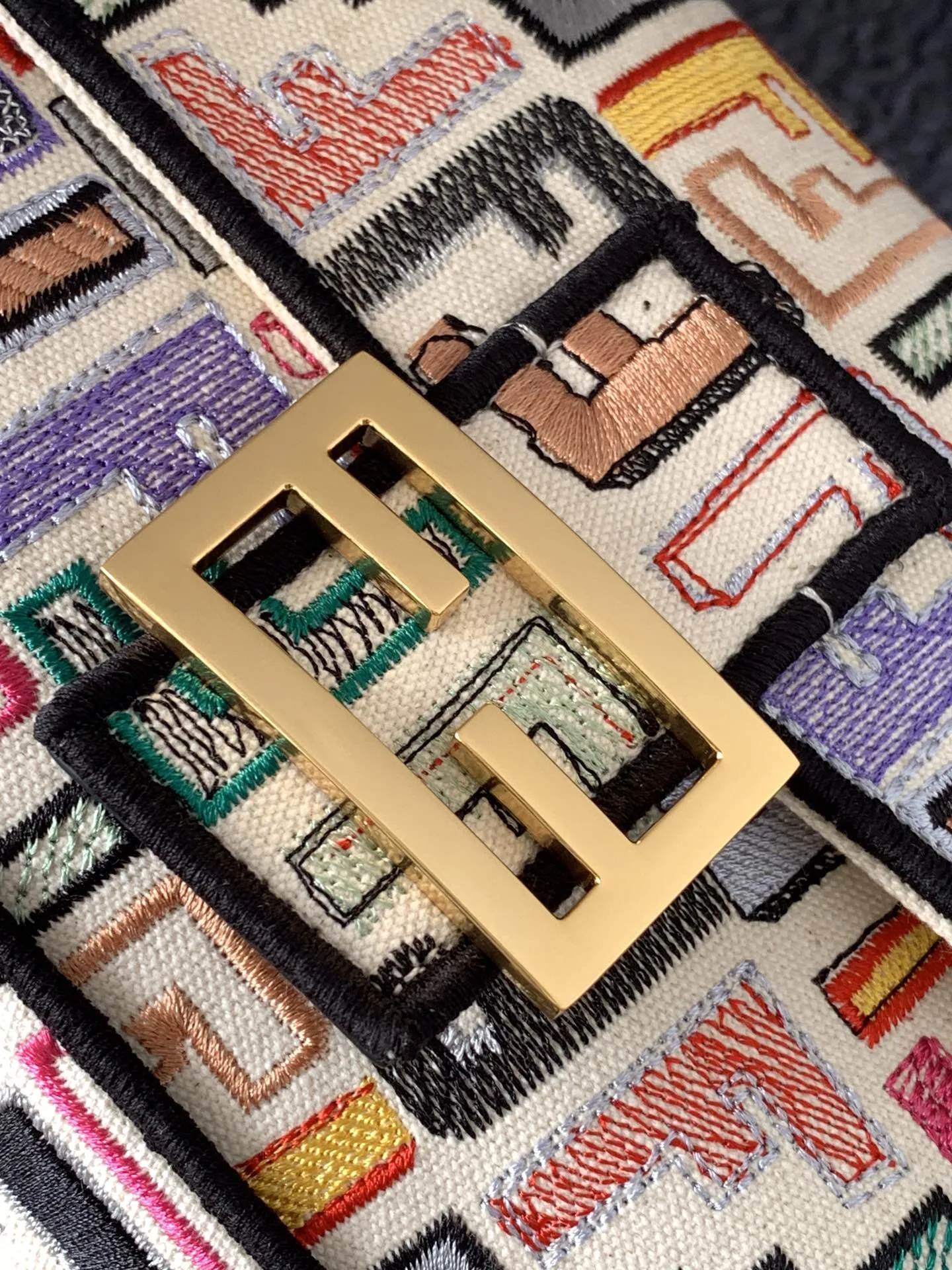 Fendi七夕限定カラフルクラシックミディアムバッグ - 画像 (9)