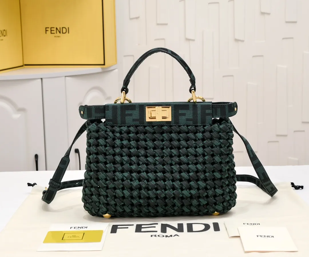FENDI グリーン編み込みPeekabooバッグ