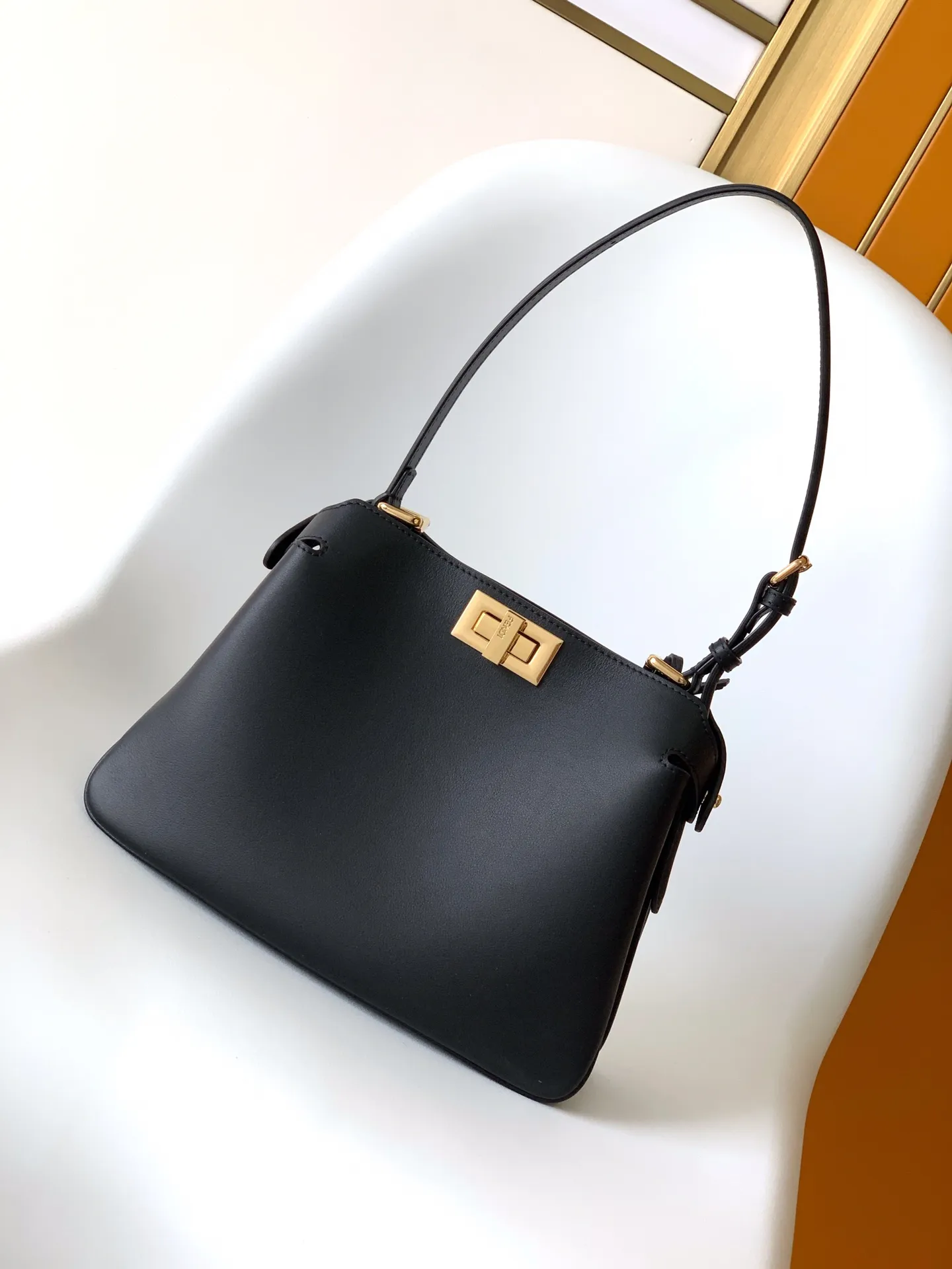 Fendi Iconic Peekaboo Soft ブラック ハンドバッグ
