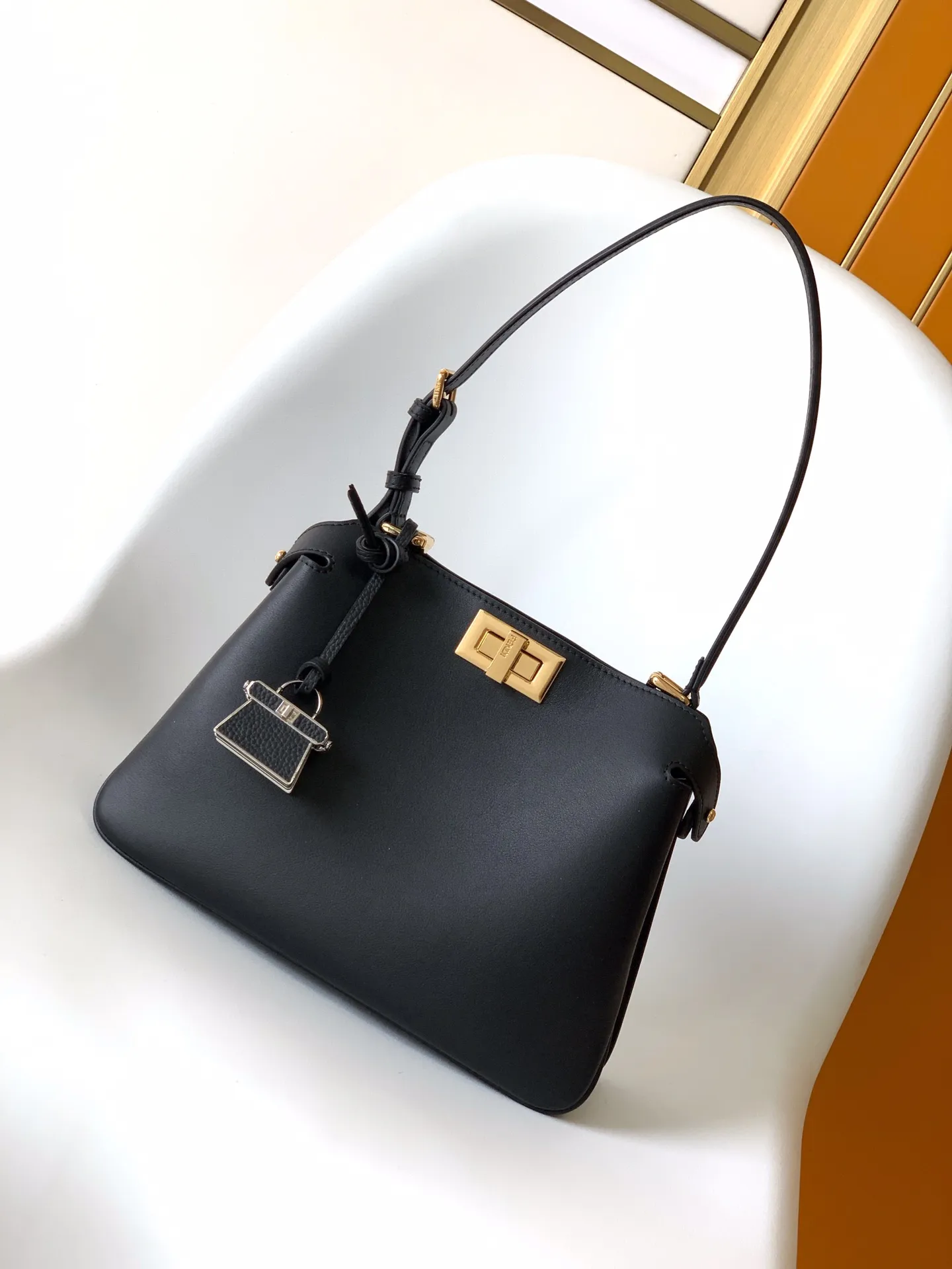 Fendi Iconic Peekaboo Soft ブラック ハンドバッグ - 画像 (3)