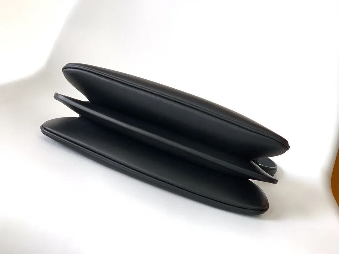 Fendi Iconic Peekaboo Soft ブラック ハンドバッグ - 画像 (5)