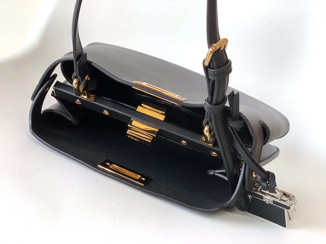 Fendi Iconic Peekaboo Soft ブラック ハンドバッグ - 画像 (6)