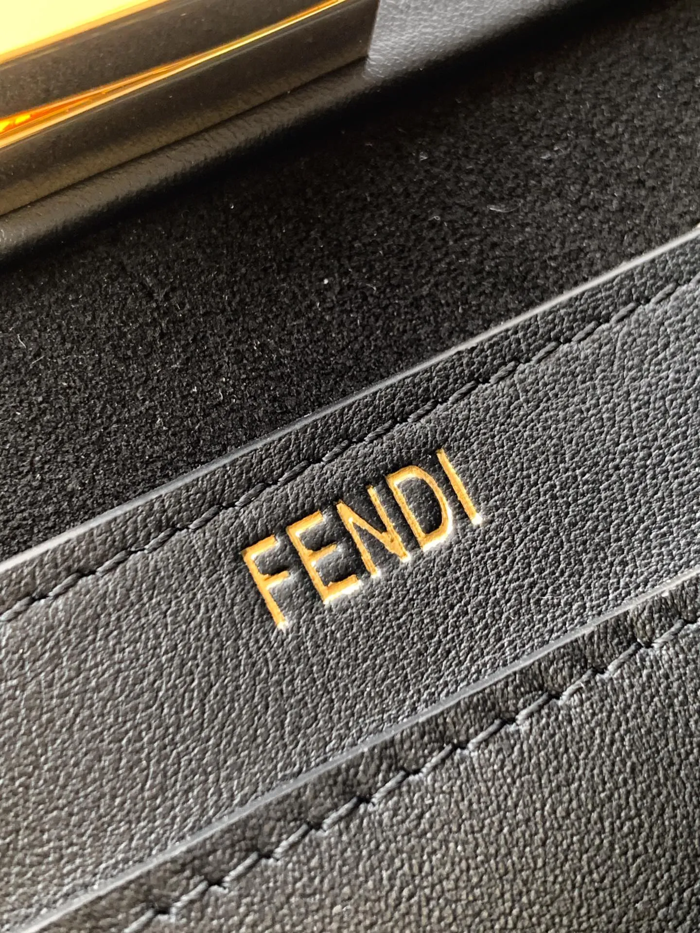 Fendi Iconic Peekaboo Soft ブラック ハンドバッグ - 画像 (7)