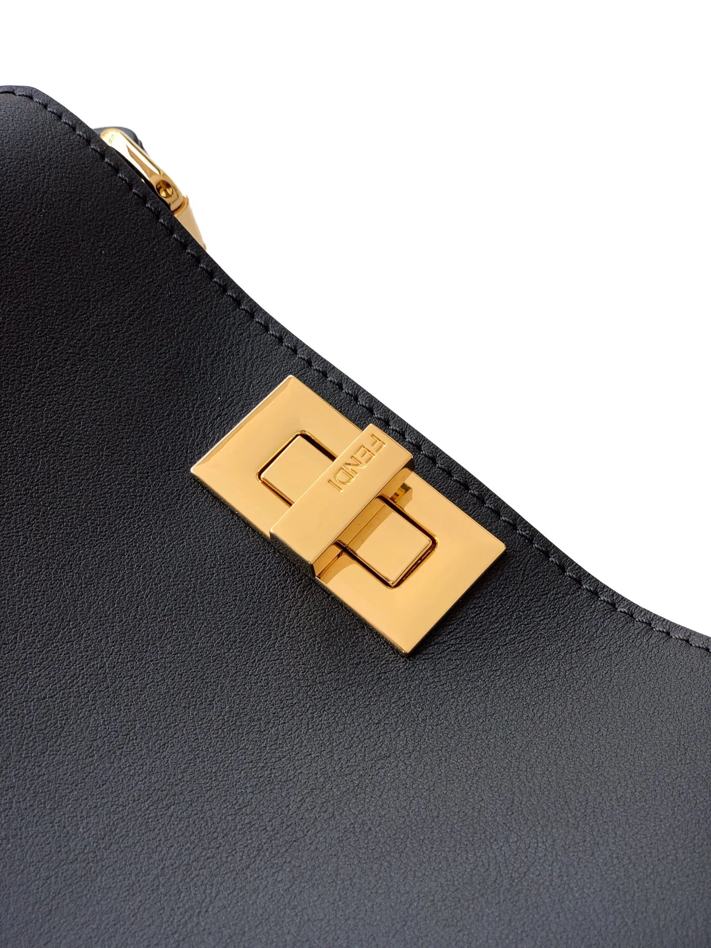 Fendi Iconic Peekaboo Soft ブラック ハンドバッグ - 画像 (8)