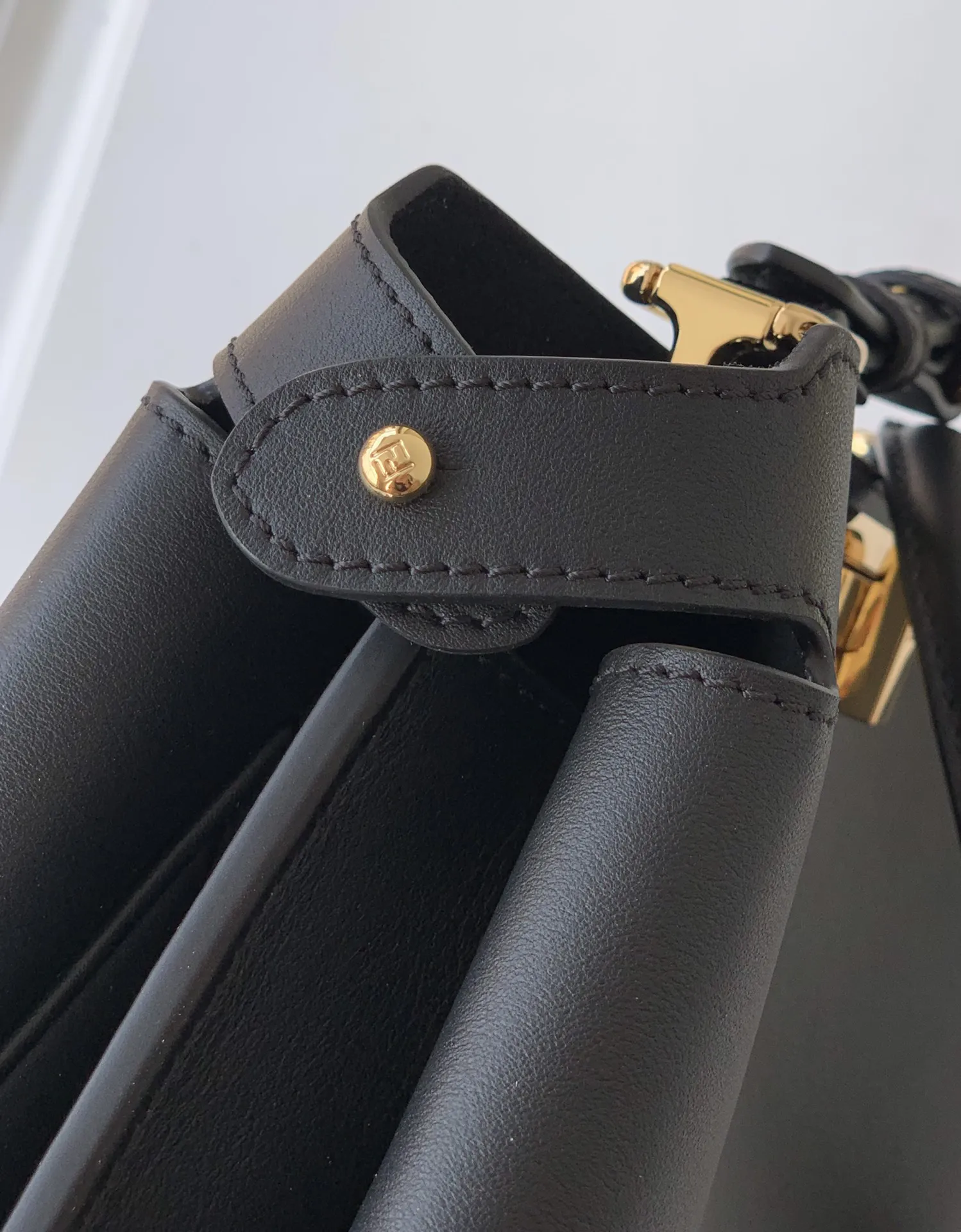 Fendi Iconic Peekaboo Soft ブラック ハンドバッグ - 画像 (10)