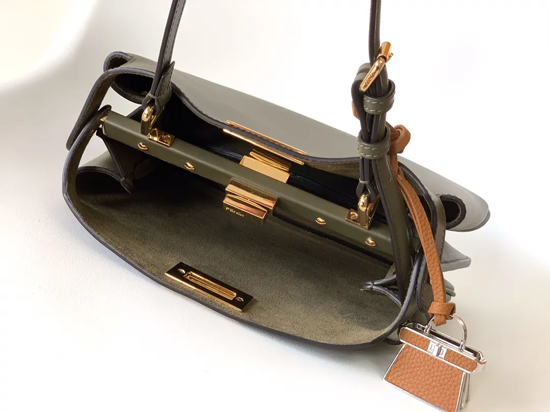 Fendi Iconic Peekaboo Soft オリーブグリーン バッグ - 画像 (6)