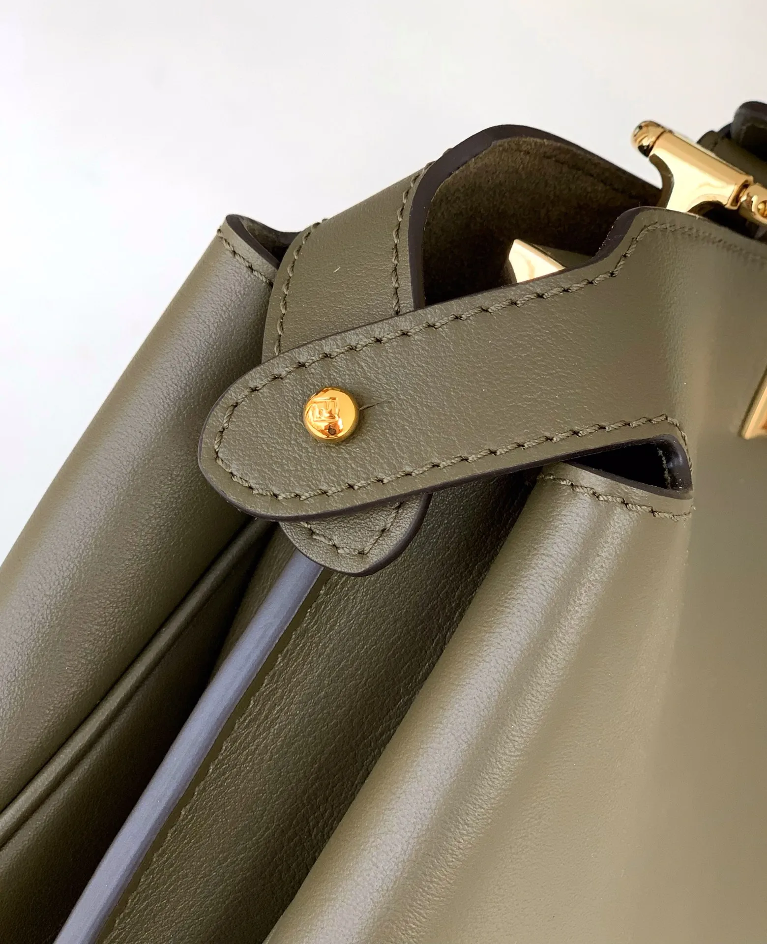 Fendi Iconic Peekaboo Soft オリーブグリーン バッグ - 画像 (7)