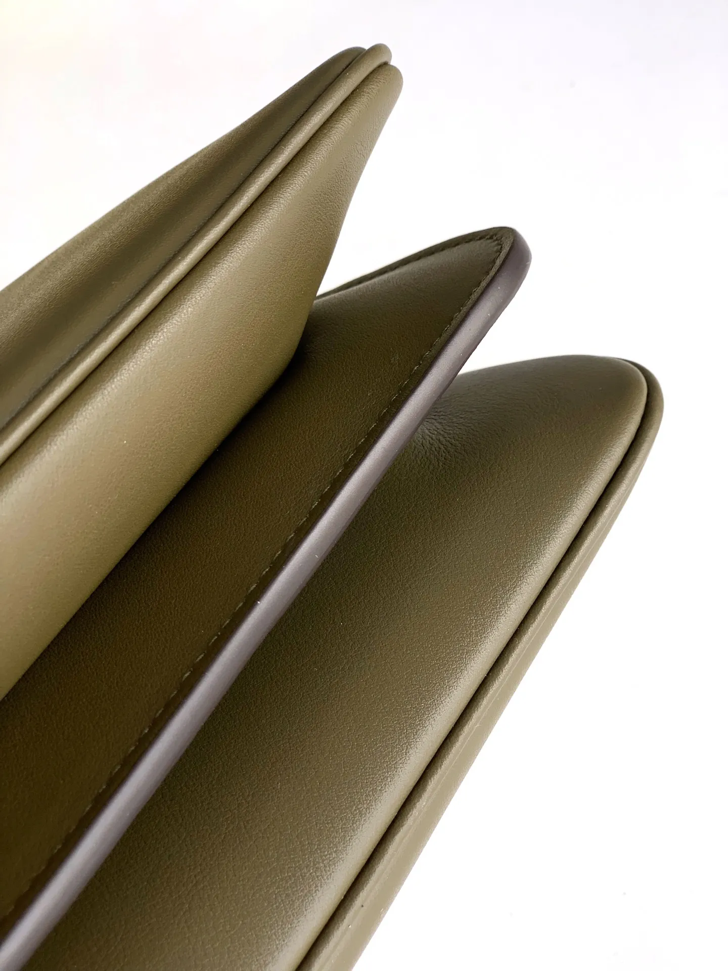 Fendi Iconic Peekaboo Soft オリーブグリーン バッグ - 画像 (10)