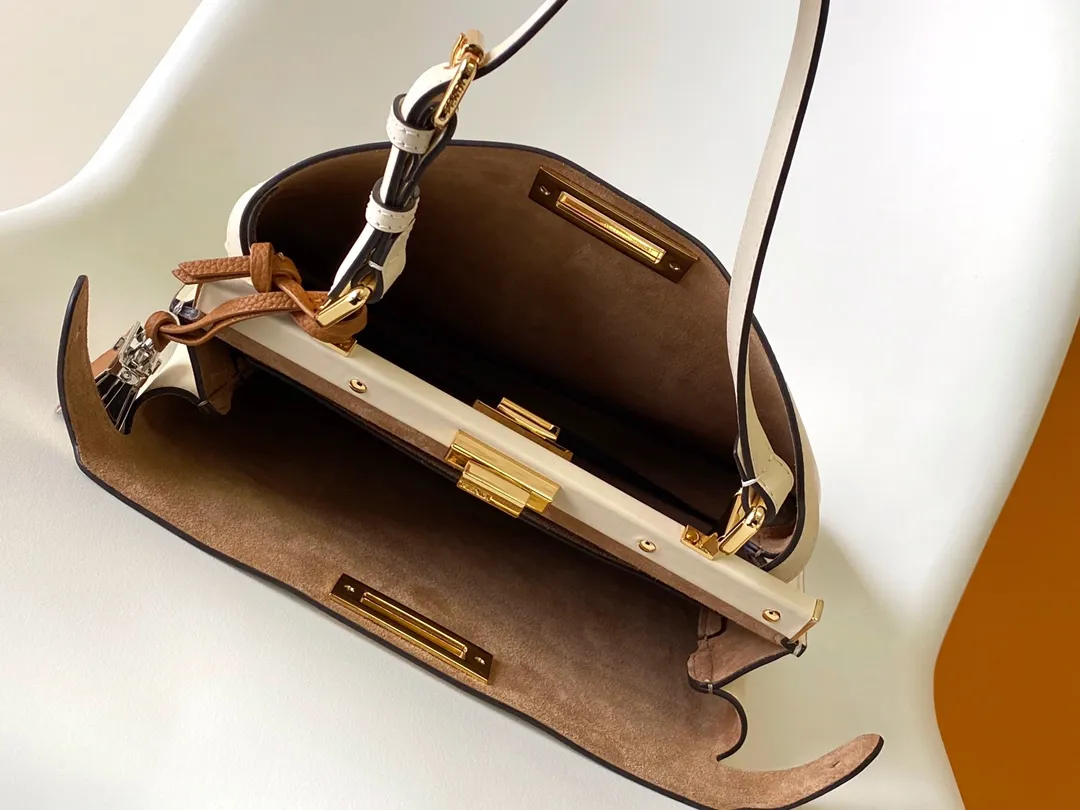 Fendi Iconic Peekaboo Soft クリーム色 ショルダーバッグ - 画像 (7)