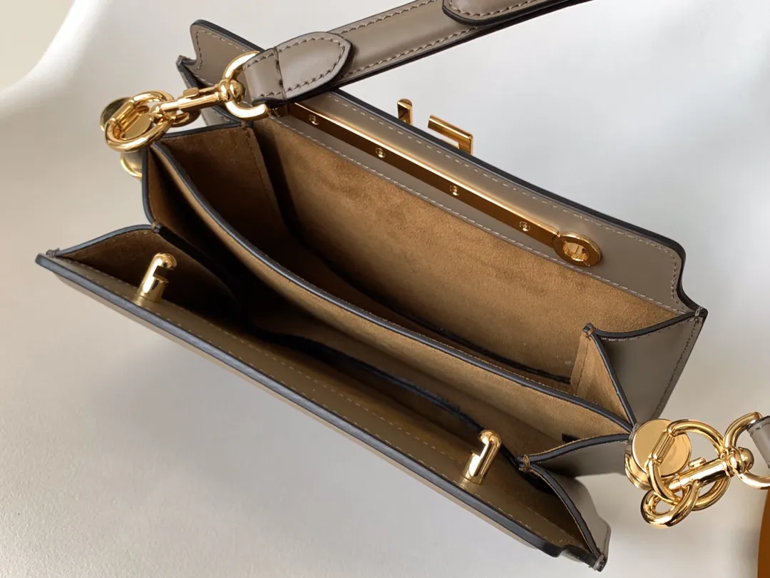 Fendi touch 風琴ハンドバッグ グレー レザー - 画像 (9)