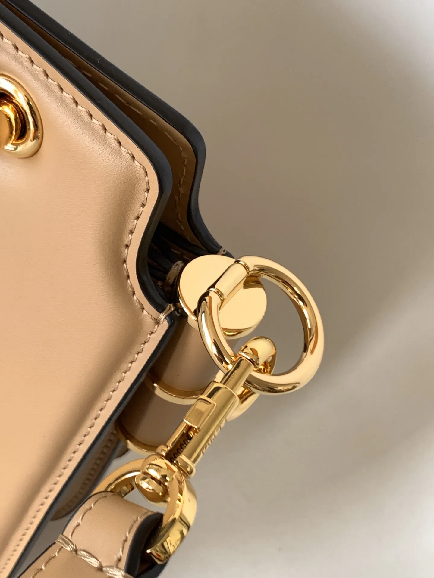 Fendi touch 風琴ハンドバッグ ベージュ レザー - 画像 (7)