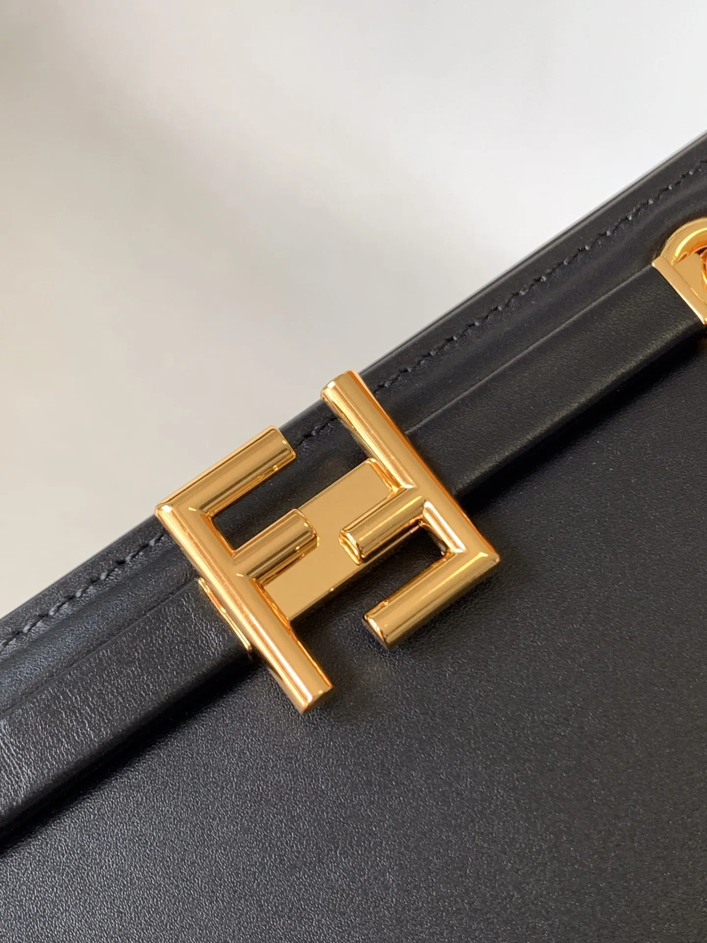 Fendi touch 風琴ハンドバッグ ブラック レザー - 画像 (6)