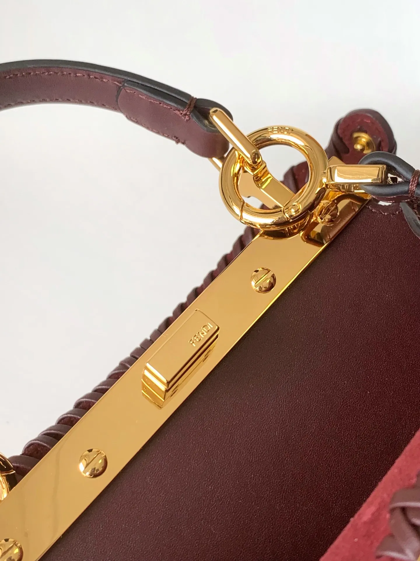 Fendi Iconic Peekaboo ISeeU Mini バーガンディ編みバッグ - 画像 (8)