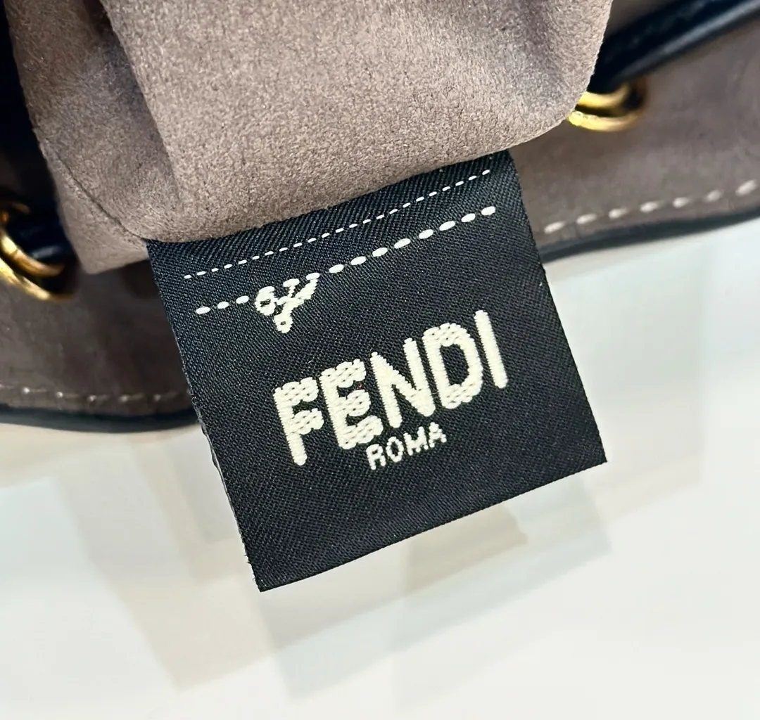 FENDI MON TRESOR ブラック 全皮老花水桶バッグ - 画像 (9)