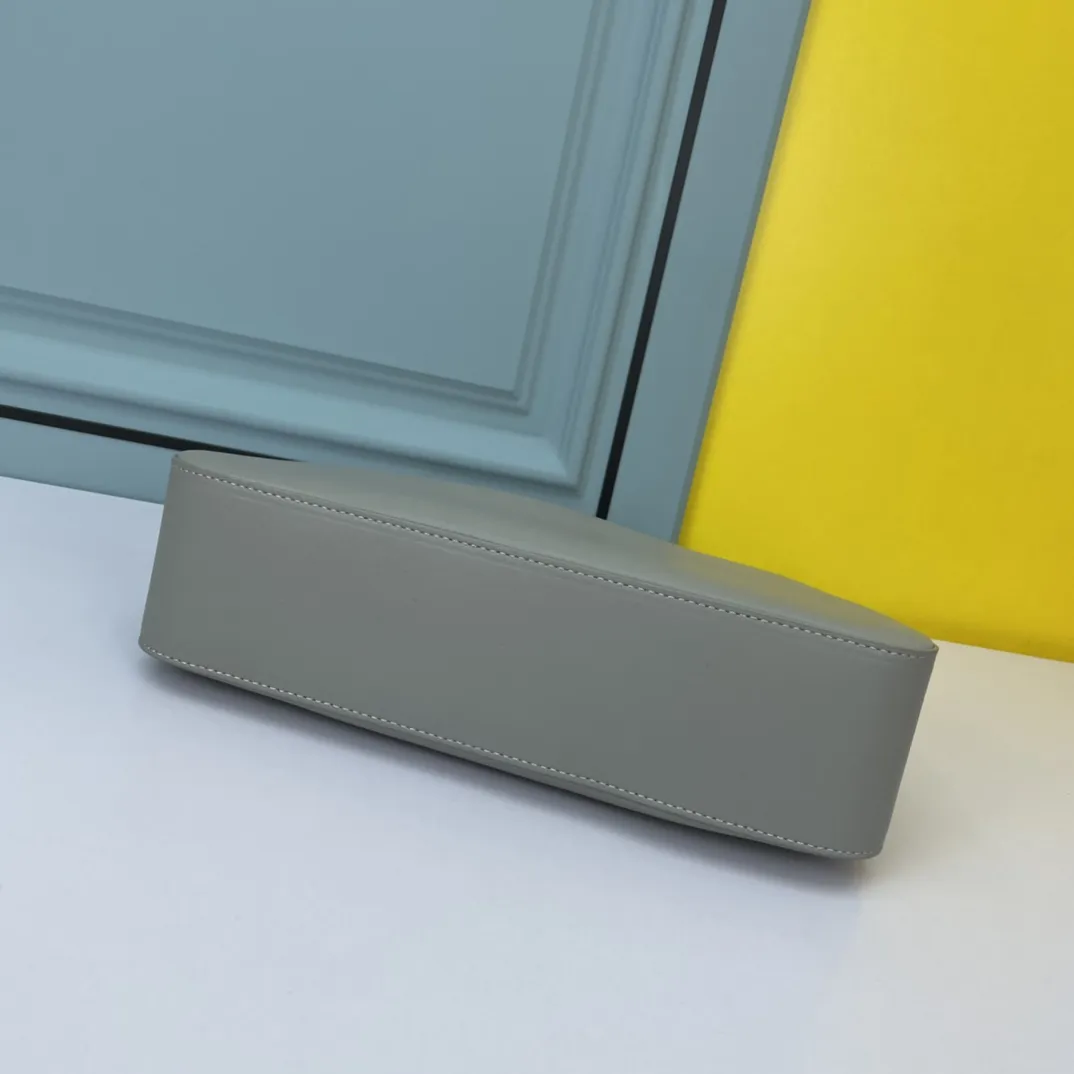 ジバンシィ Moon Cut アンダーアームバッグ グレー 大号 - 画像 (5)