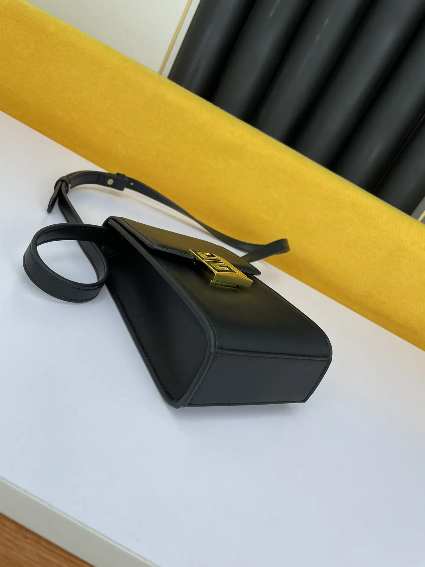 GIVENCHY ブラック新しい携帯電話バッグの金属製磁気バックル - 画像 (6)