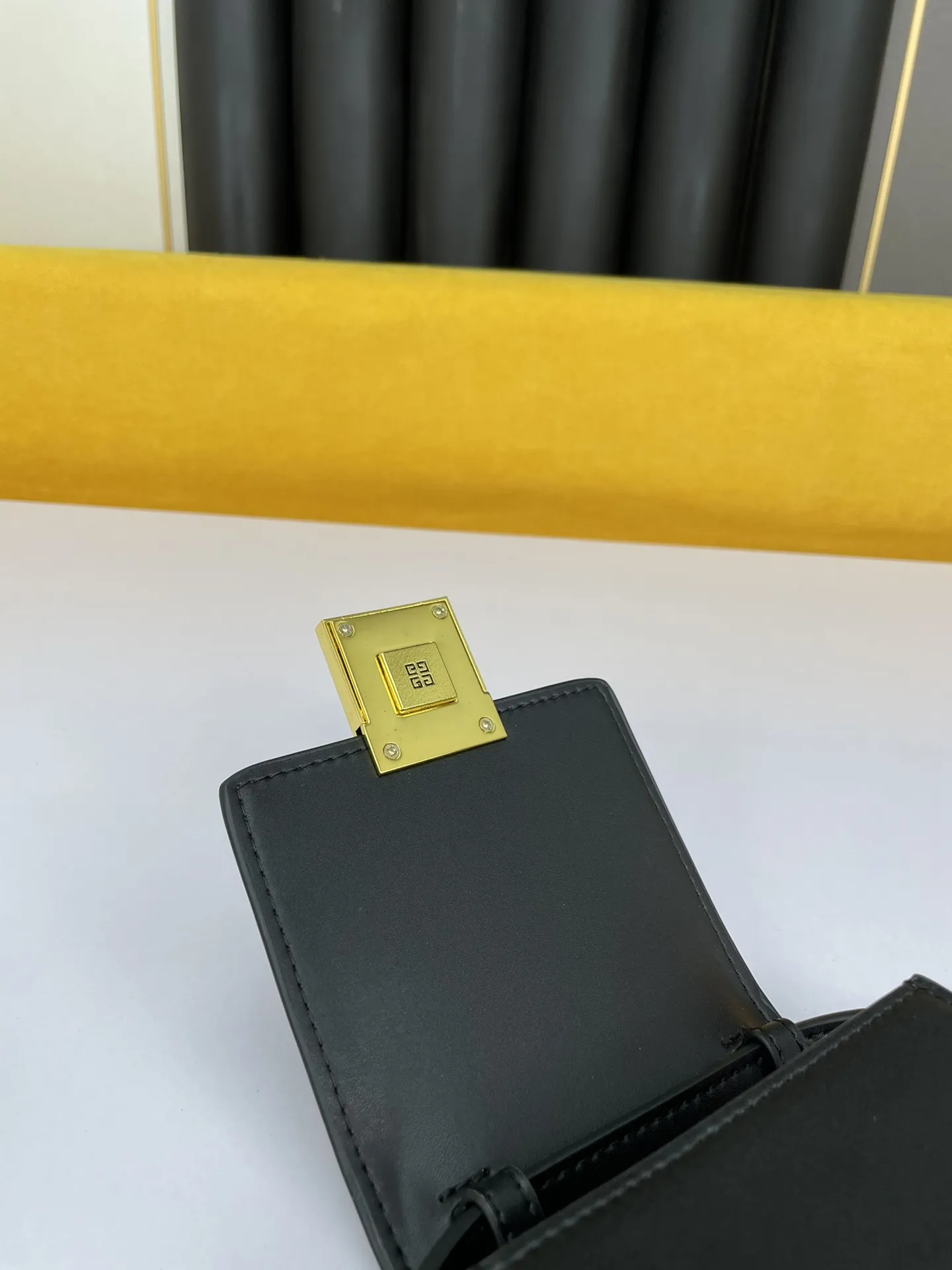 GIVENCHY ブラック新しい携帯電話バッグの金属製磁気バックル - 画像 (8)