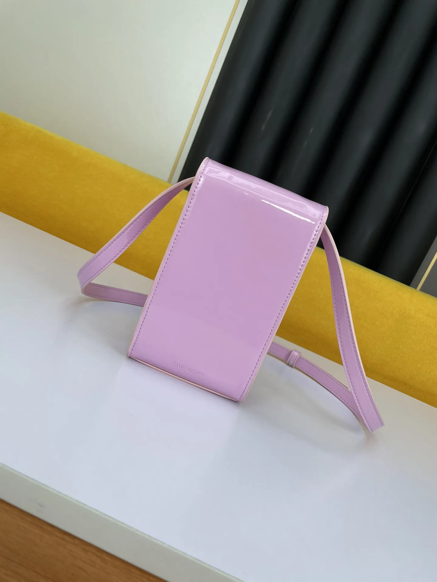 GIVENCHY ジバンシーピンク新作携帯ケース - 画像 (4)