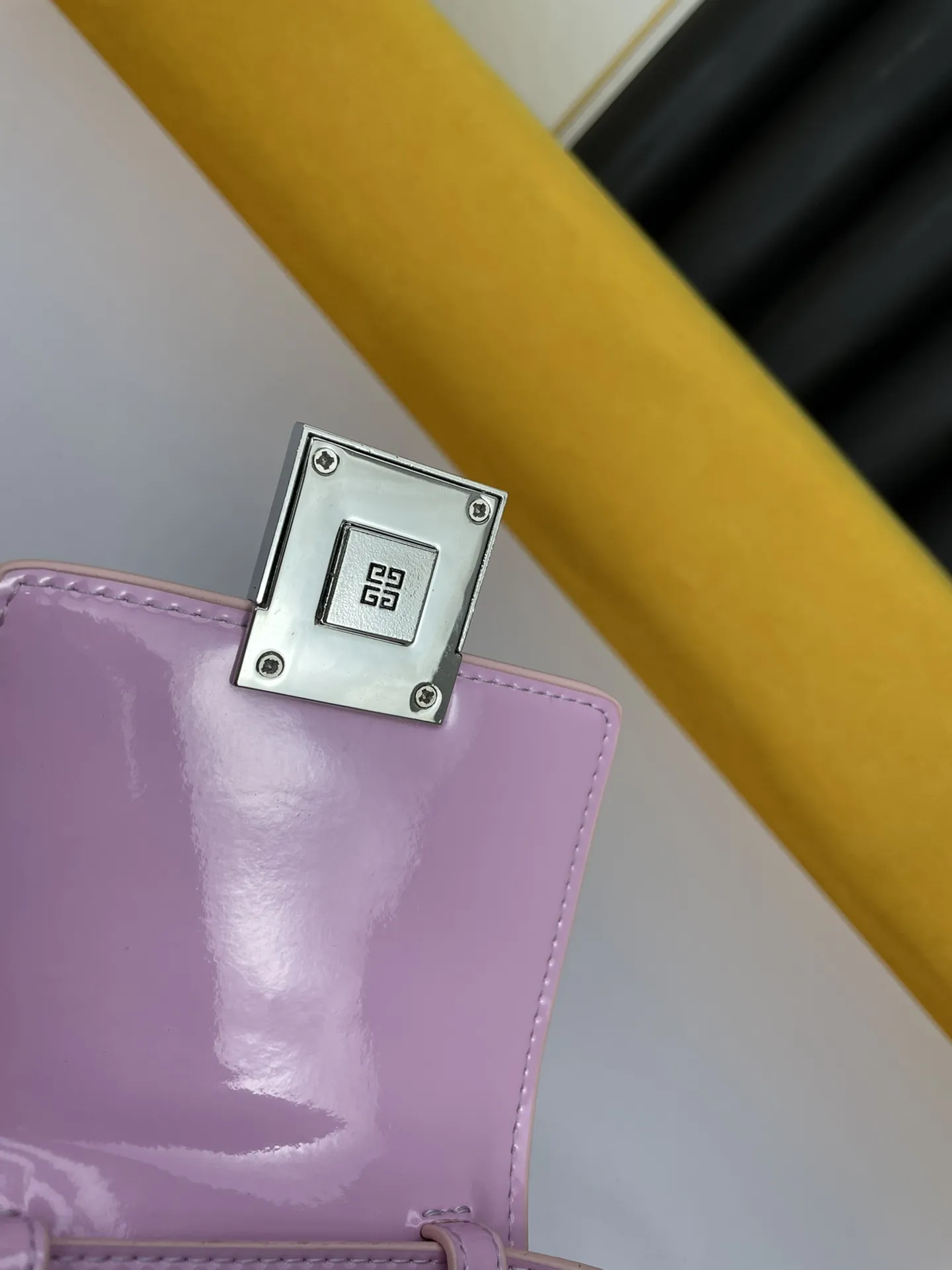 GIVENCHY ジバンシーピンク新作携帯ケース - 画像 (7)