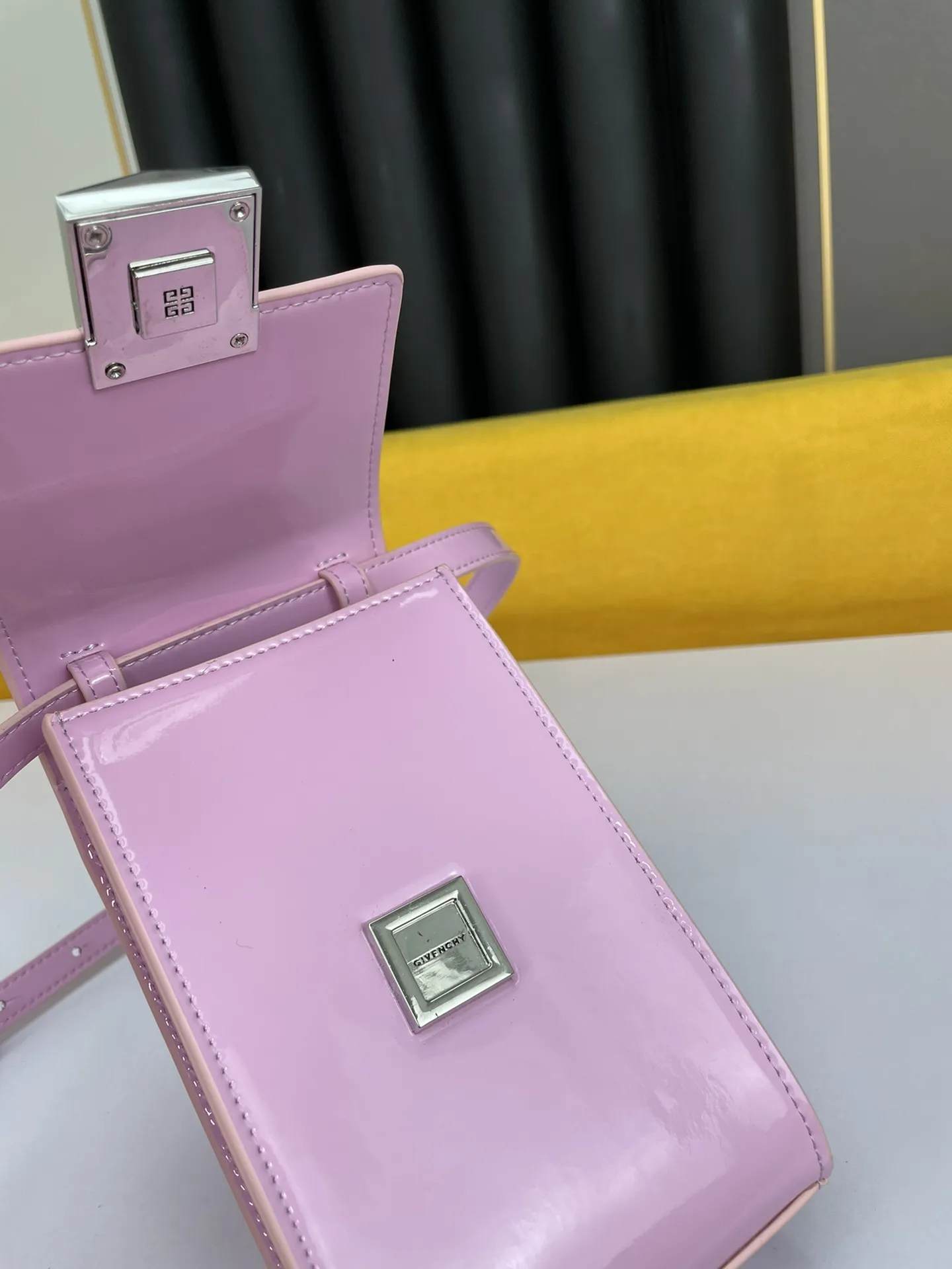 GIVENCHY ジバンシーピンク新作携帯ケース - 画像 (9)